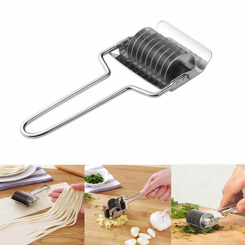 Roulette hachoir pour fabriquer des pattes fraîches maison, coupe oignon, persil, coriandre, ail, ciboulette