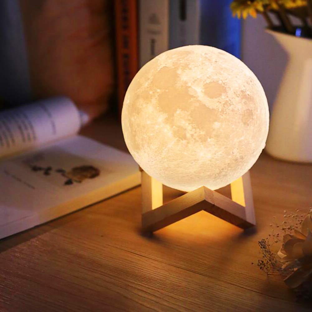 La lampe lune 3D de 8cm à 22 cm, LUNA™ est une impressionnante lune dans votre salon